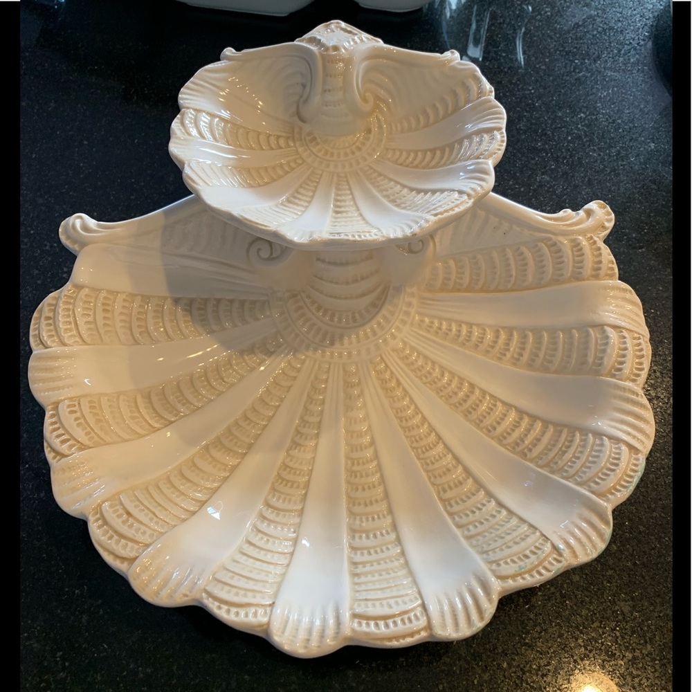 Lenox Butler’s pantry two-tier shell dish